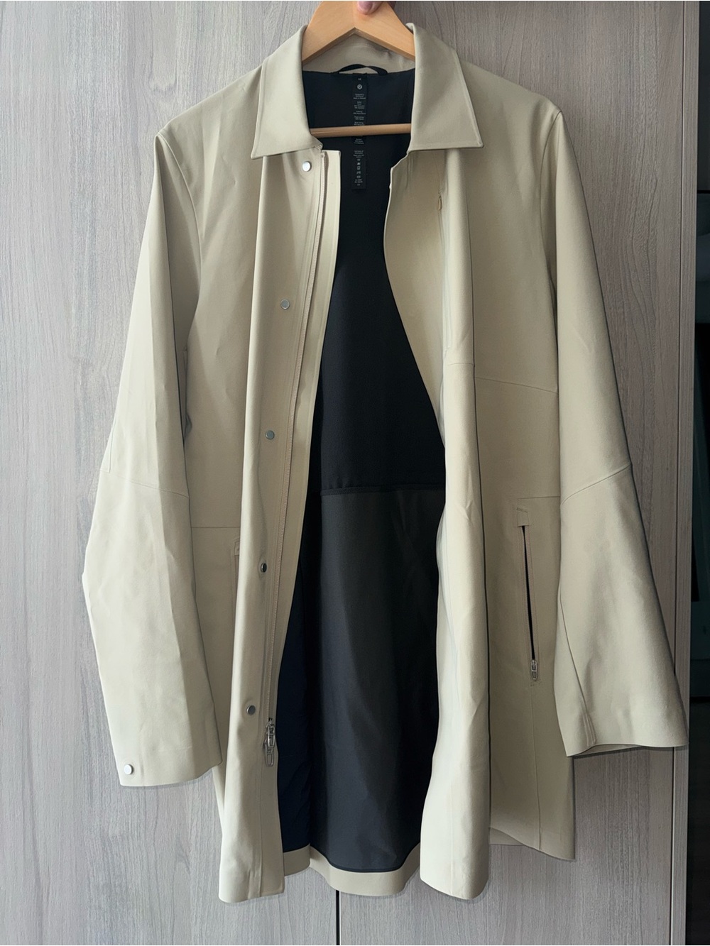 lululemon athletica Men's Cream Raincoat with Black Lining